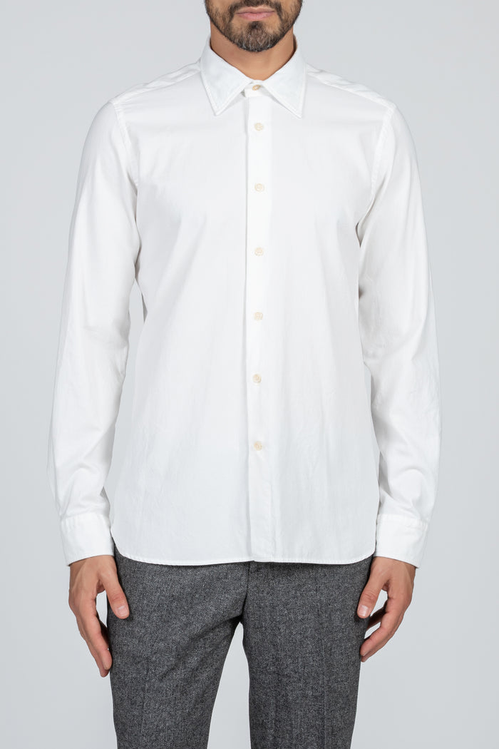 Camisa de hombre sport en tejido white denim, cuello italiano