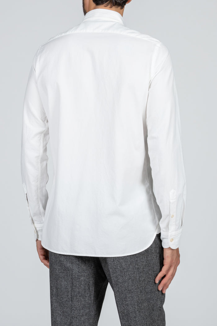 Camisa de hombre sport en tejido white denim, cuello italiano