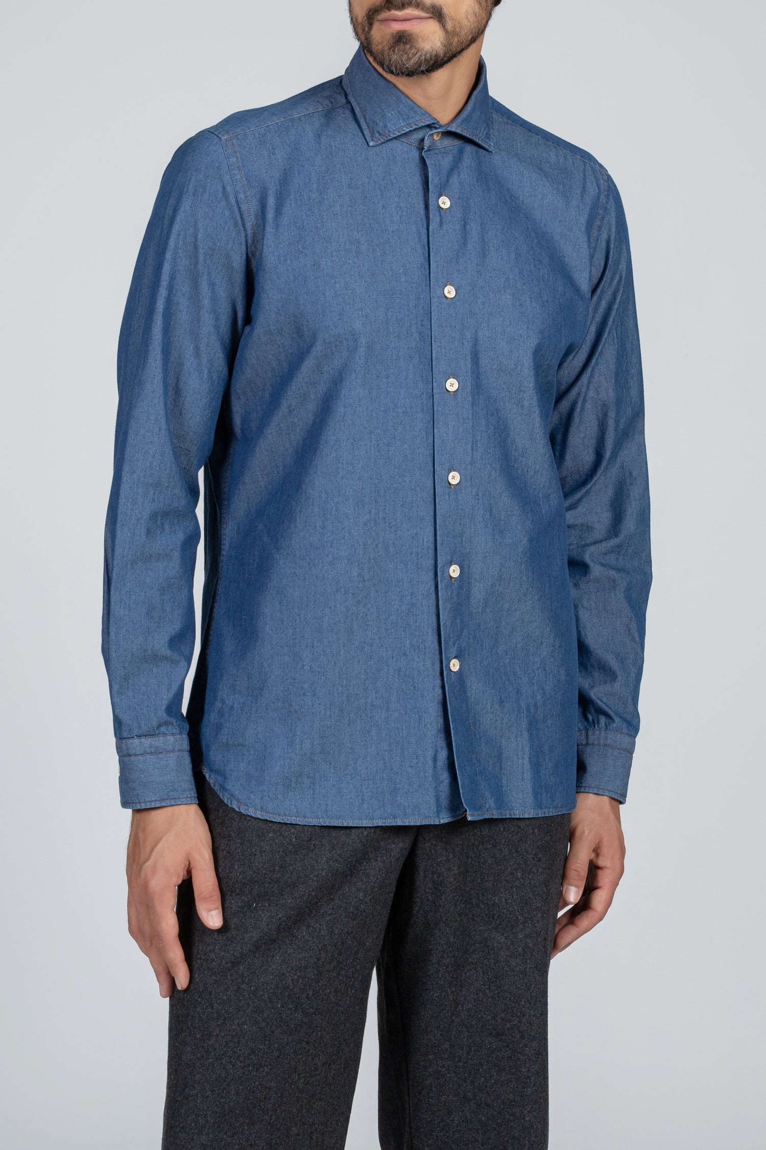 Camicia da uomo sport in tessuto denim e collo francese