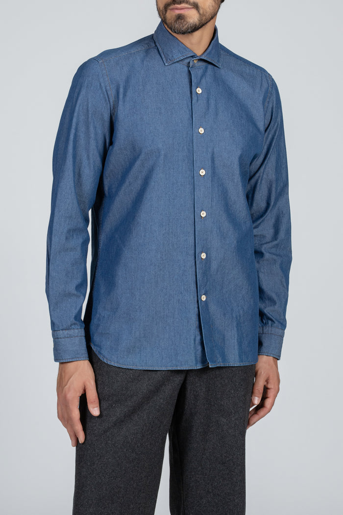 Camisa de hombre sport en tejido denim y cuello francés