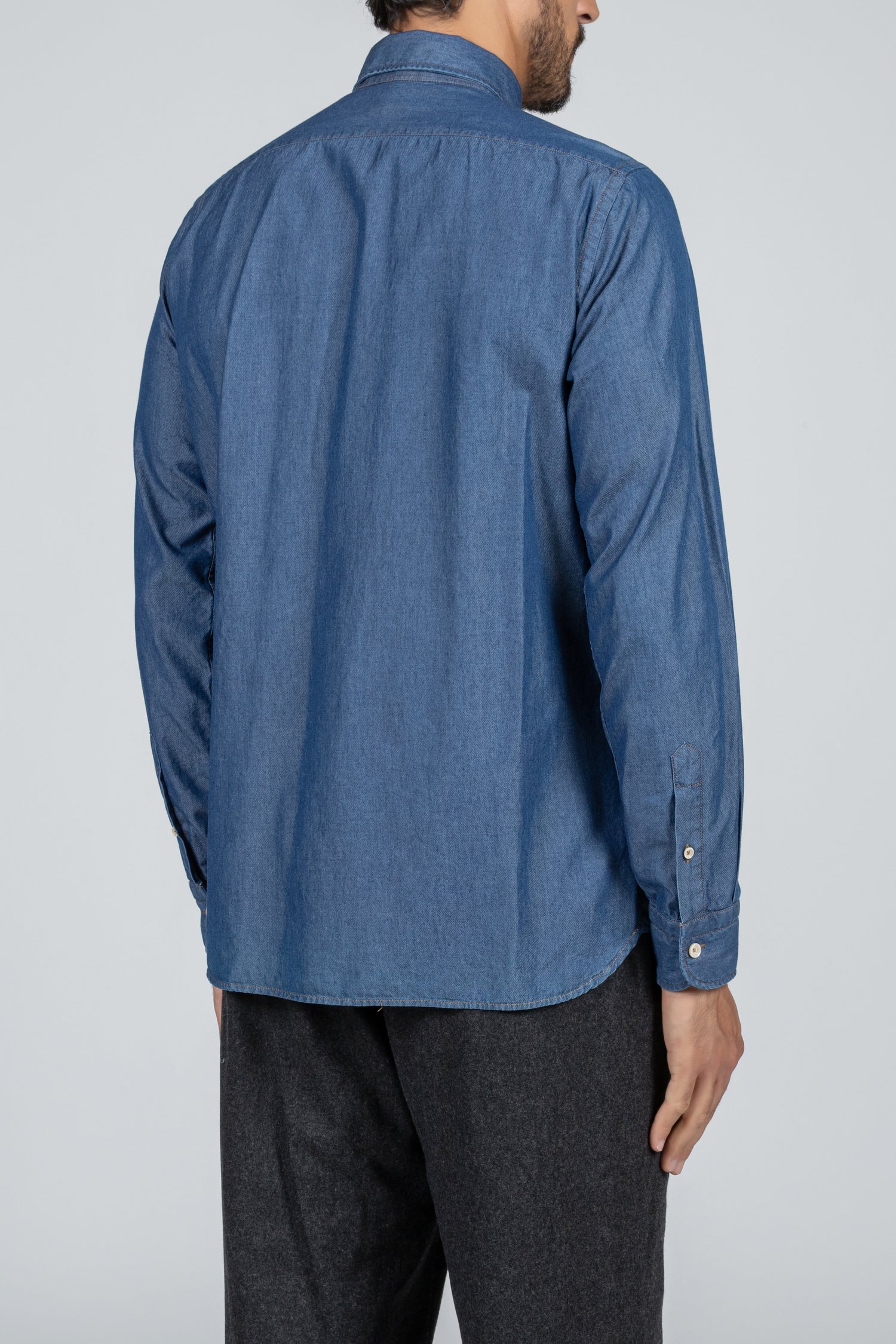 Camicia da uomo sport in tessuto denim e collo francese