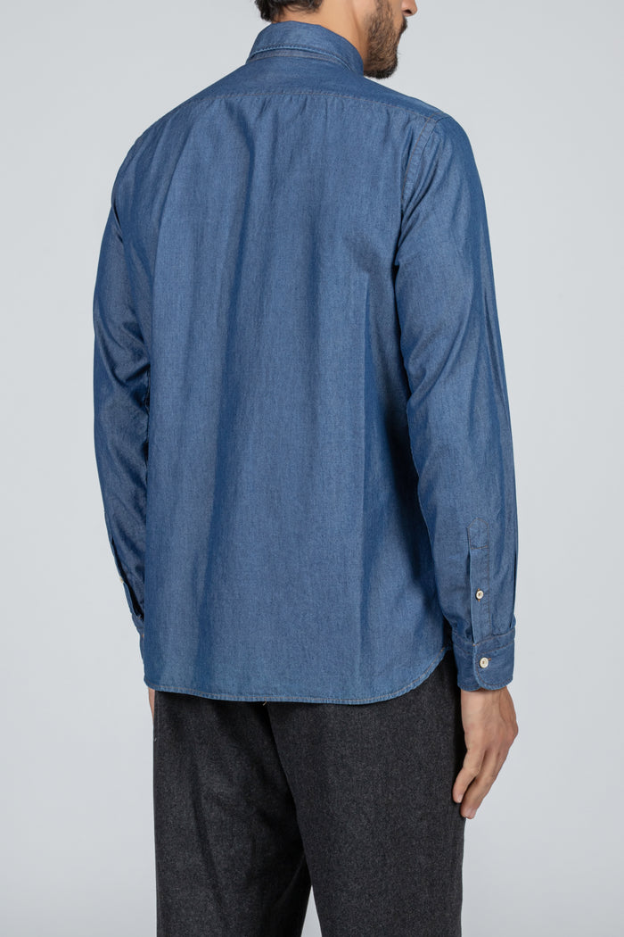 Camisa de hombre sport en tejido denim y cuello francés