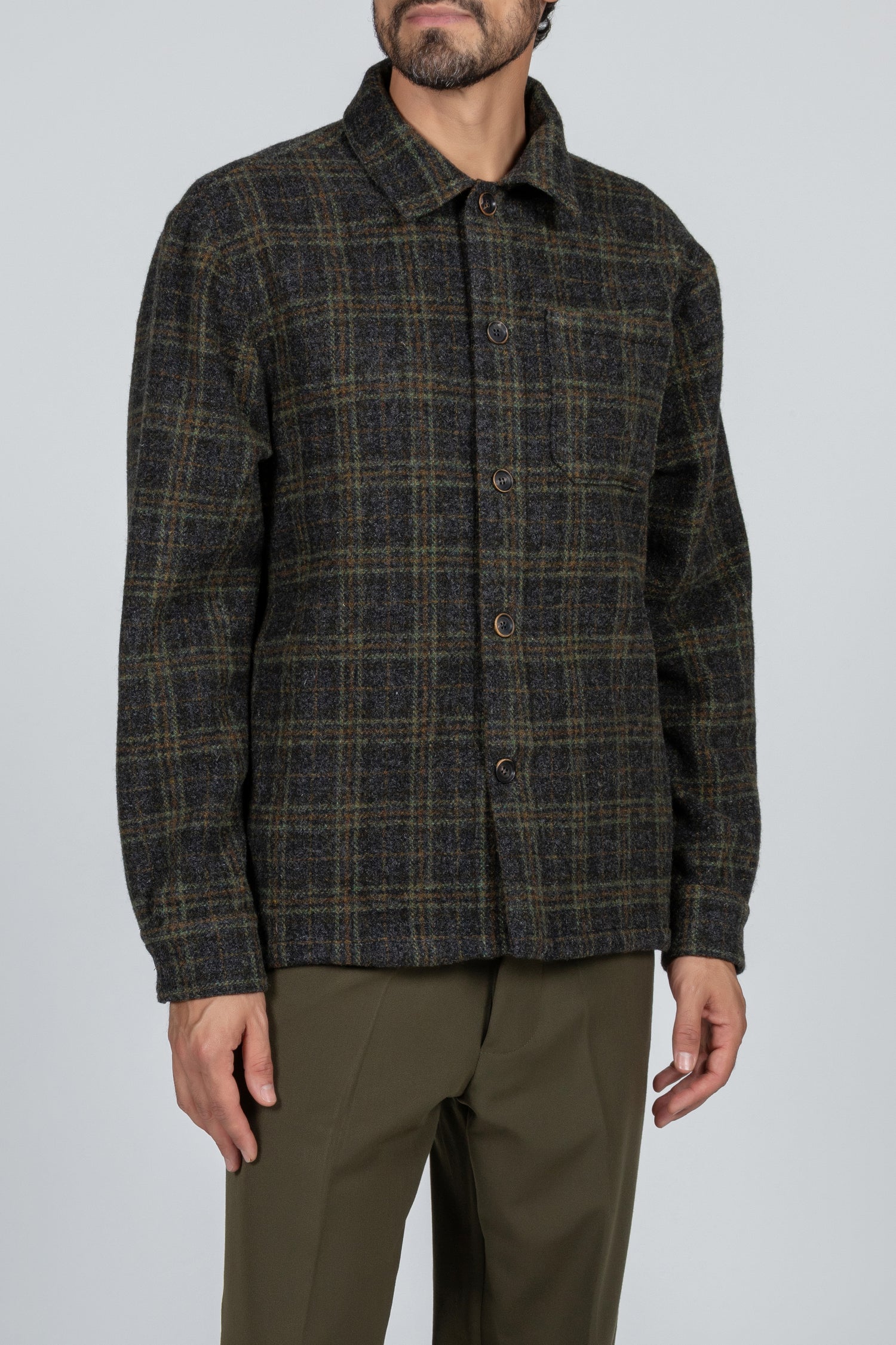 Overshirt da uomo in tessuto verde scozzese 100% lana