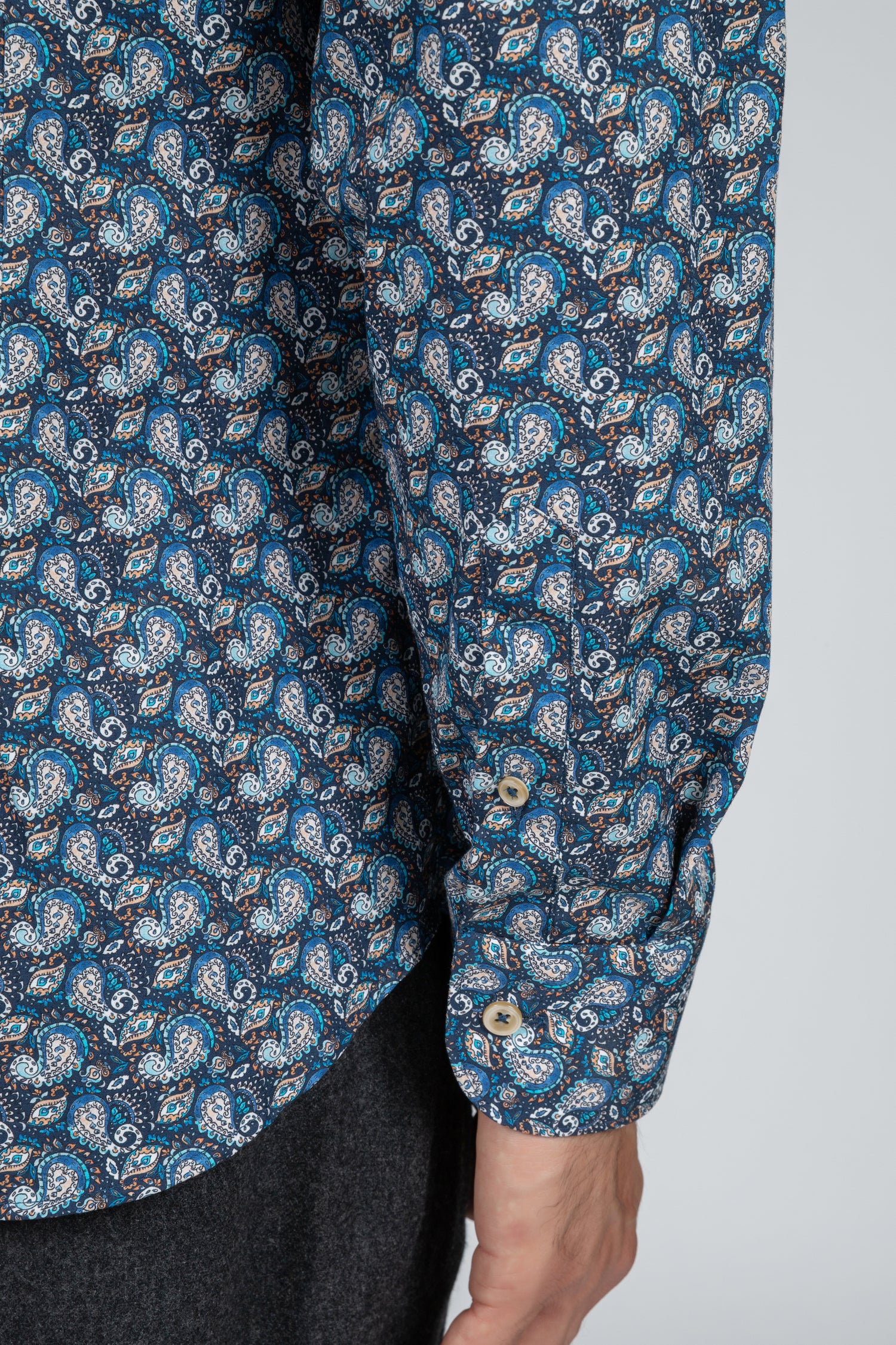 Camicia da uomo in tessuto con stampa disegno cachemire