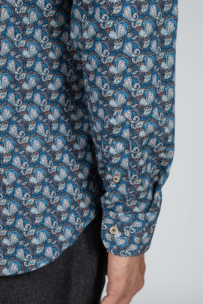 Camisa de hombre de tejido con estampado de diseño cachemir