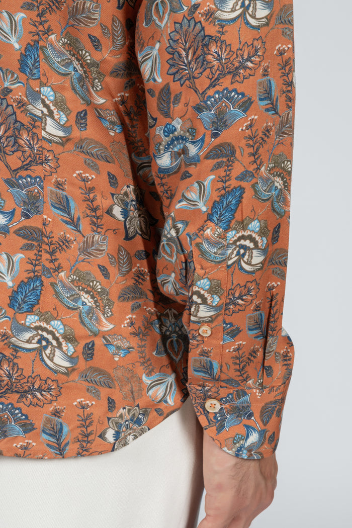 Camisa de hombre de tela con estampado floral