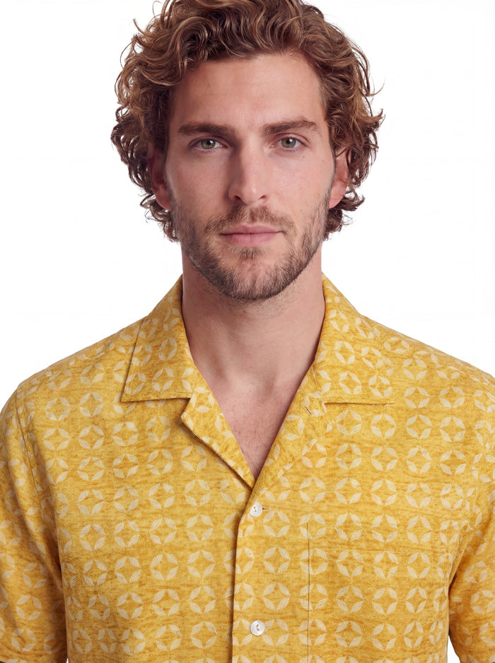 Camisa estampada de manga corta
