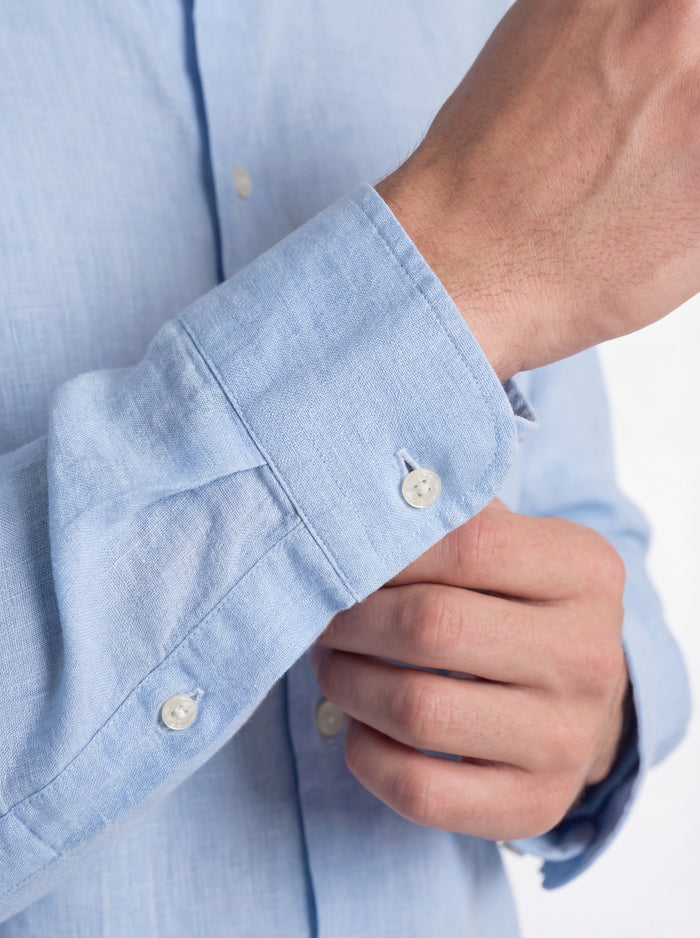 Camisa de lino celeste lavada