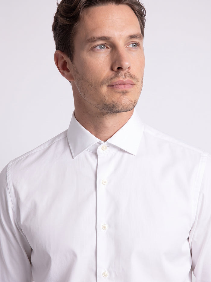 White compact spun cotton twill shirt with French collar and comfort fit