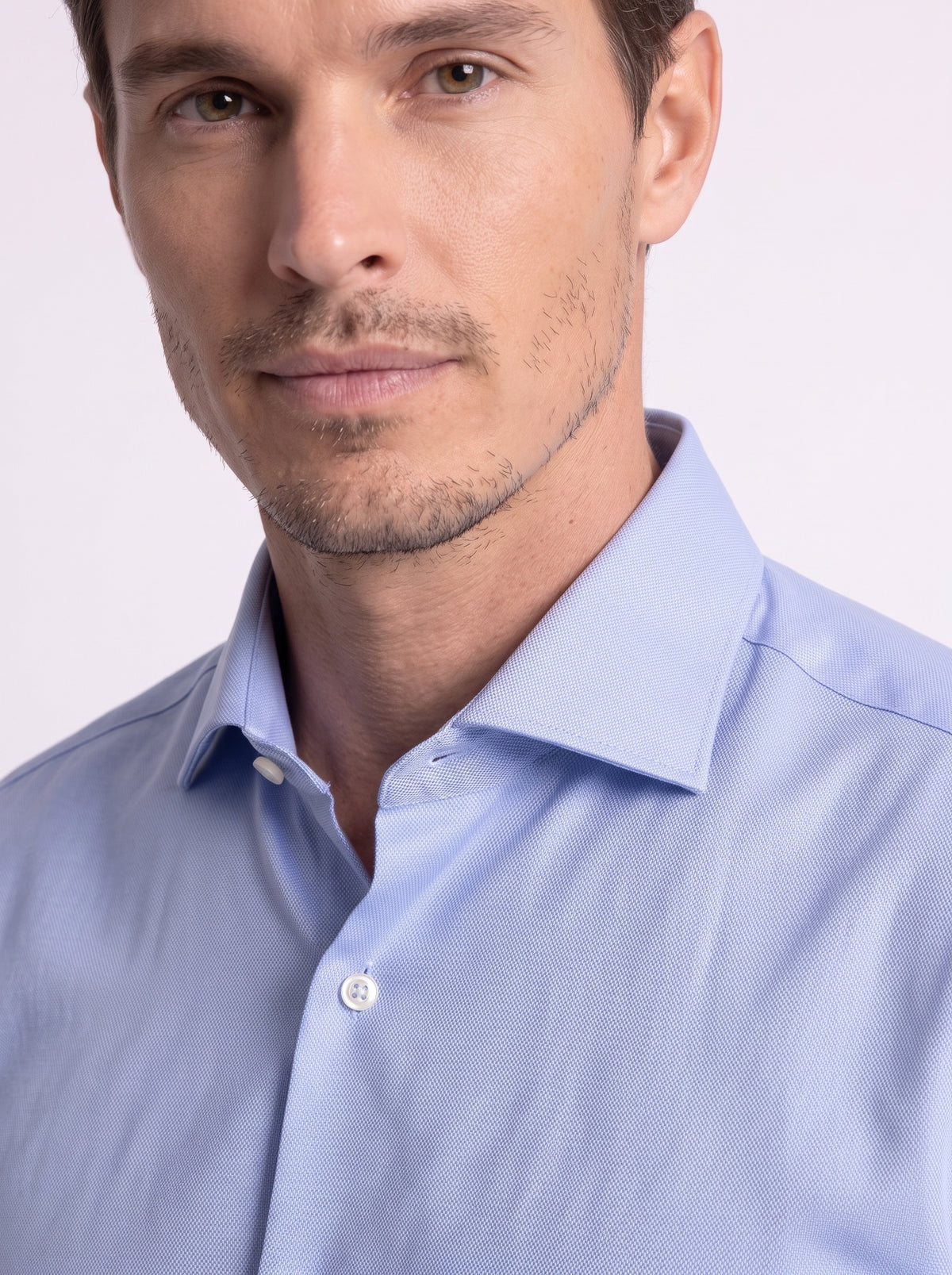 White compact spun cotton twill shirt with French collar and comfort fit