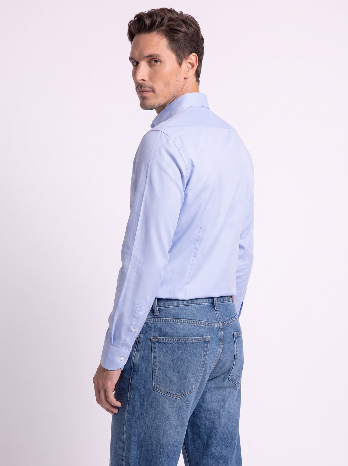 White compact spun cotton twill shirt with French collar and comfort fit