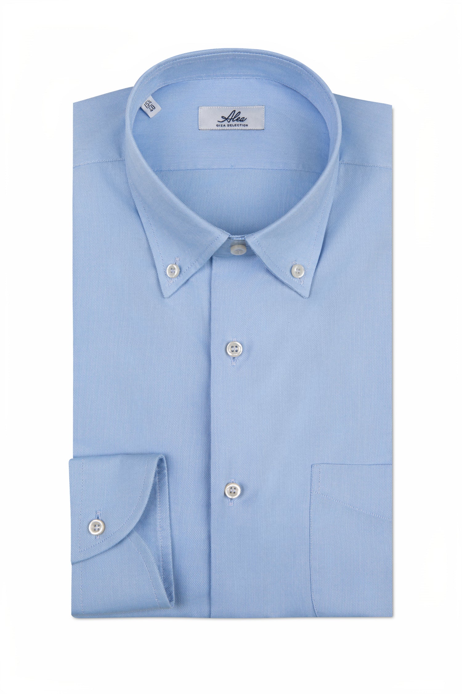 Camisa lisa azul claro con cuello abotonado