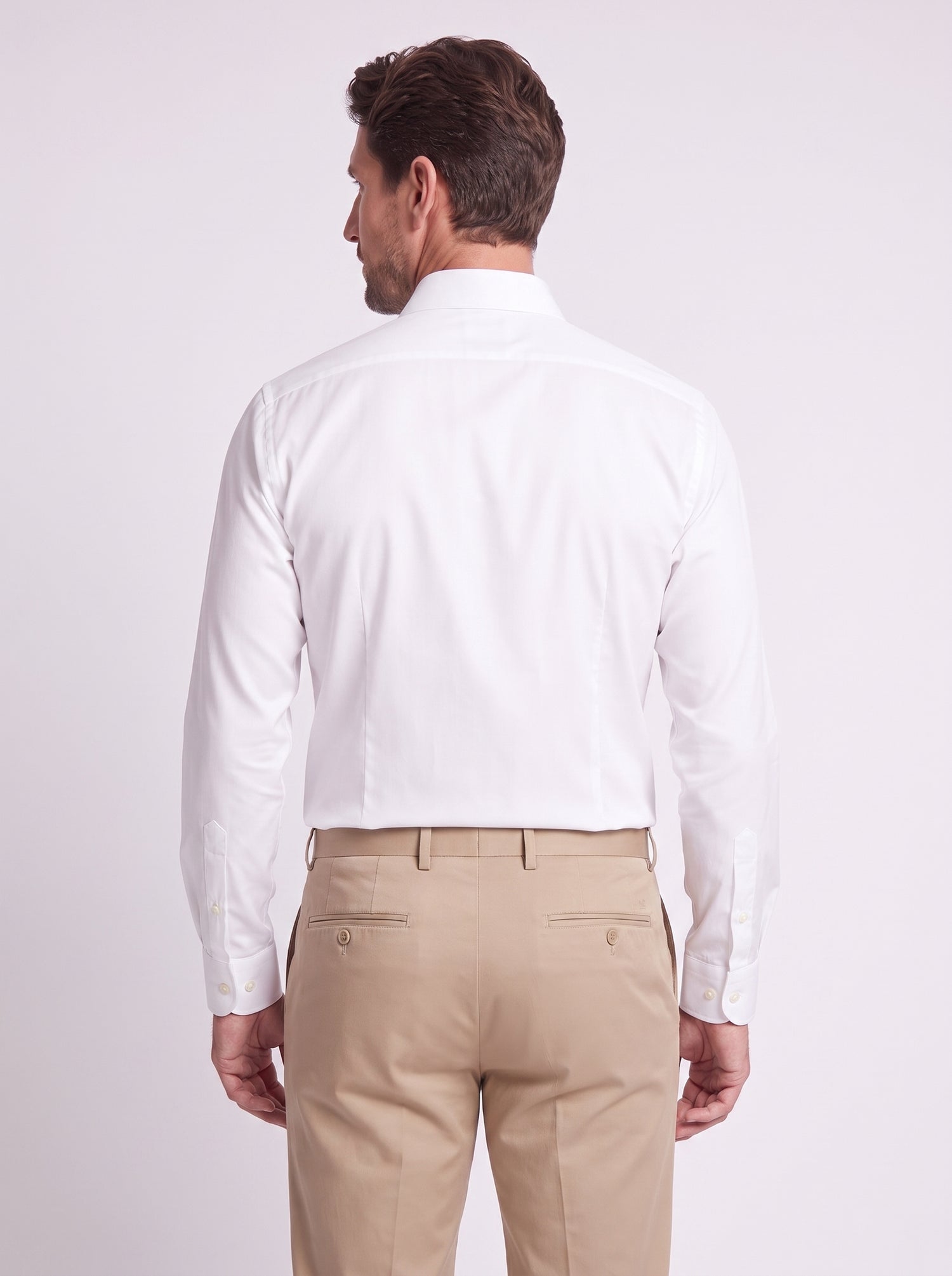 Camisa blanca elástica para hombre