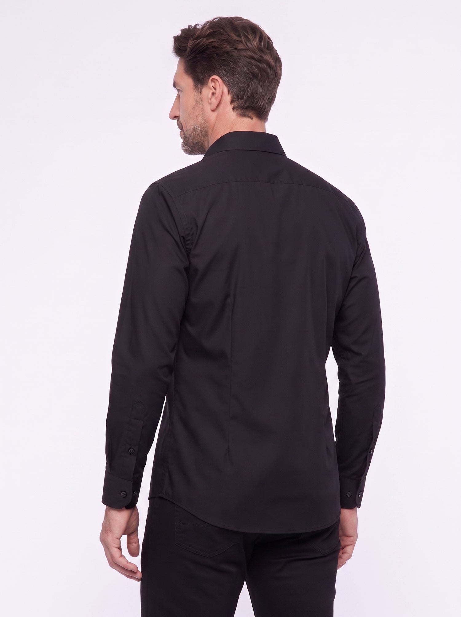 Camisa negra elástica de hombre