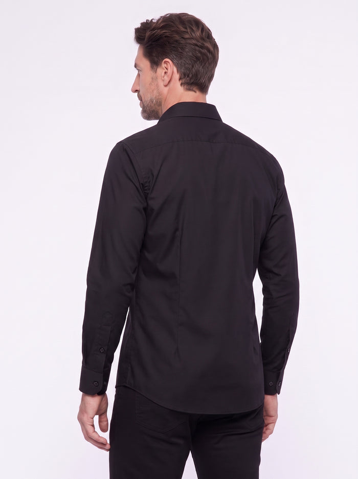 Camisa negra elástica de hombre