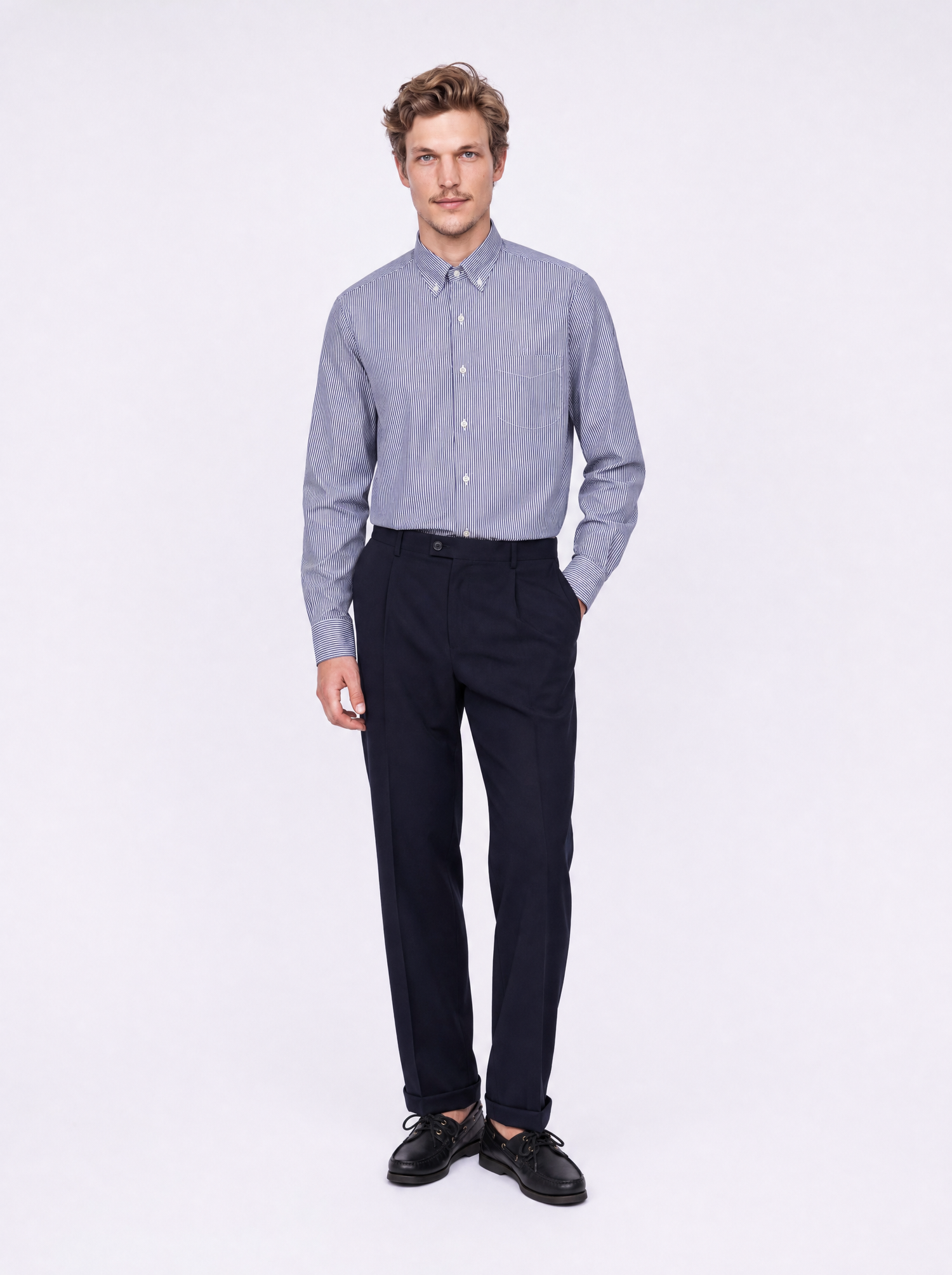 Camicia in popeline di cotone compact a righe sottili collo botton down vestibilità confort con taschino bianca/blu