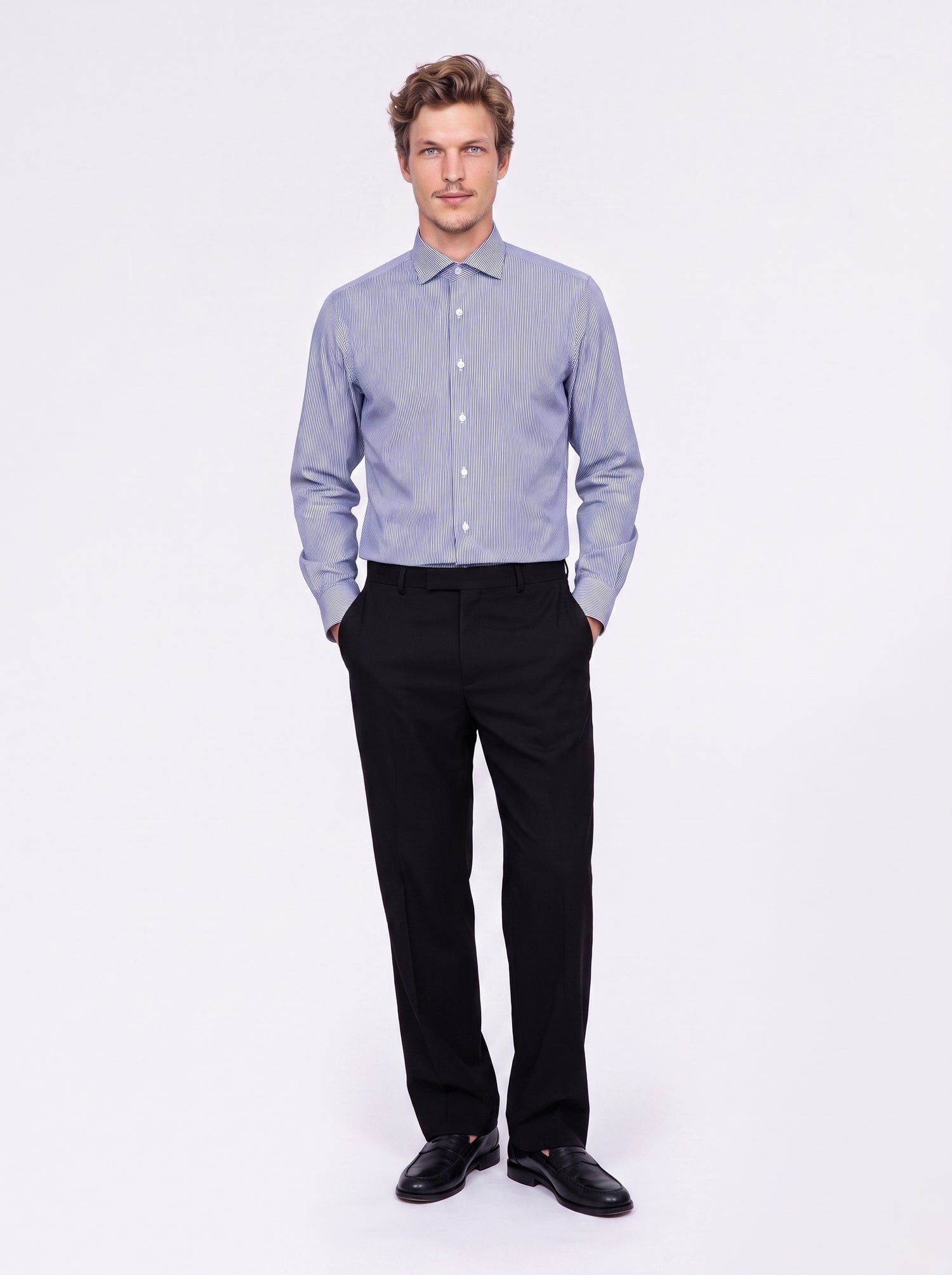 Camisa de rayas finas azul claro
