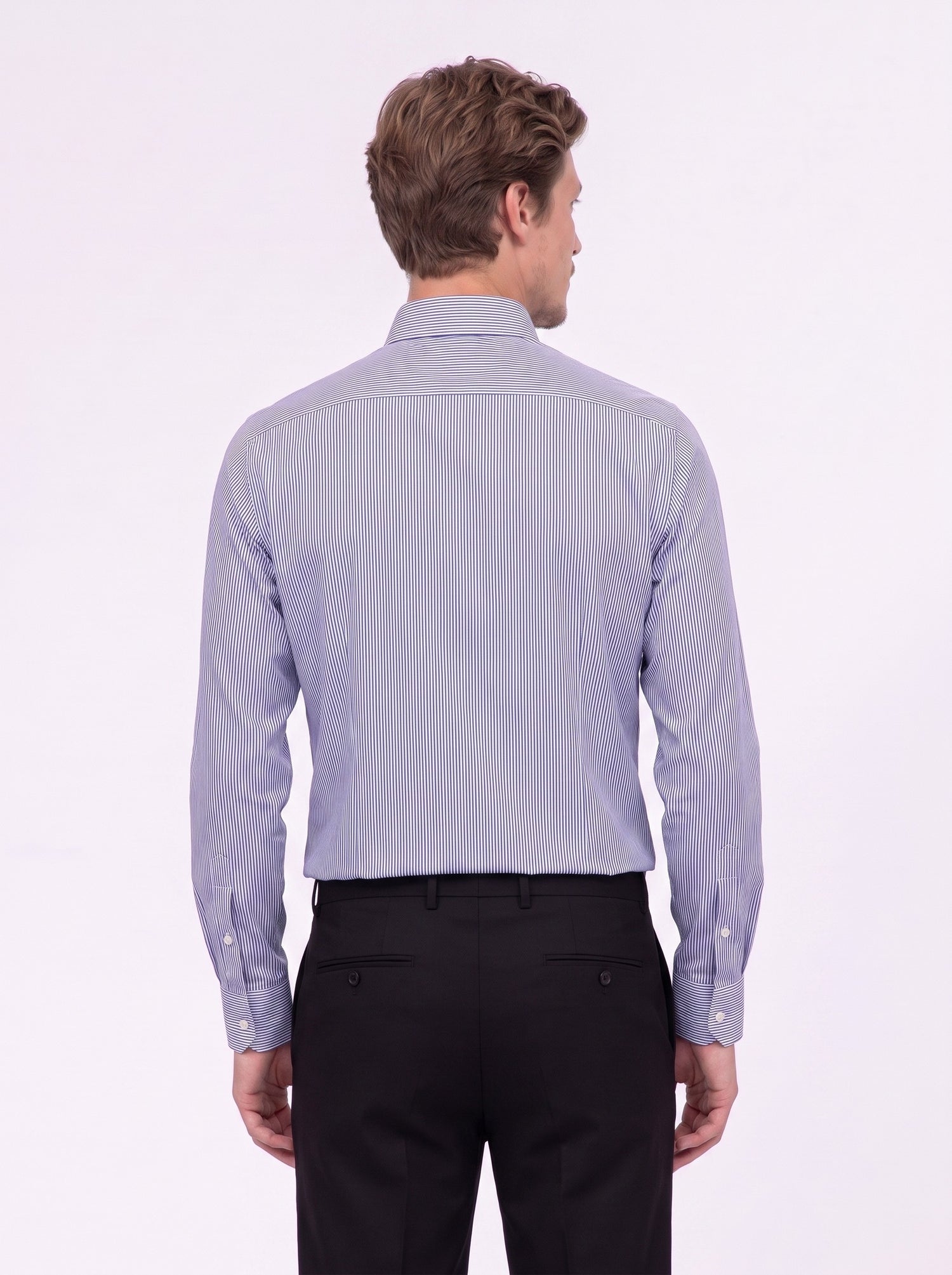 Camisa de rayas finas azul claro
