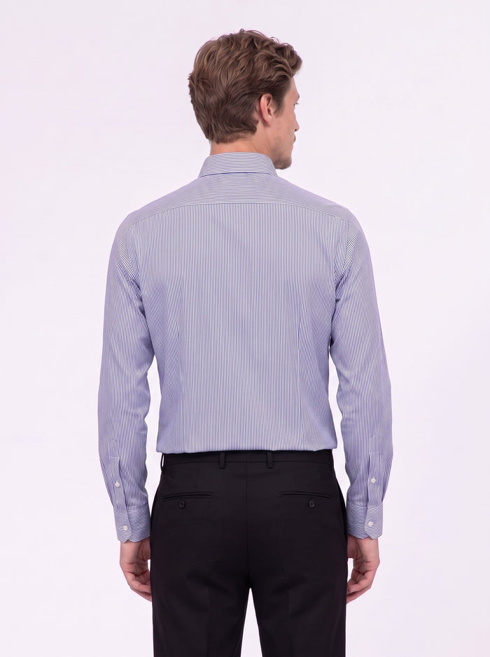Camisa de rayas finas azul claro