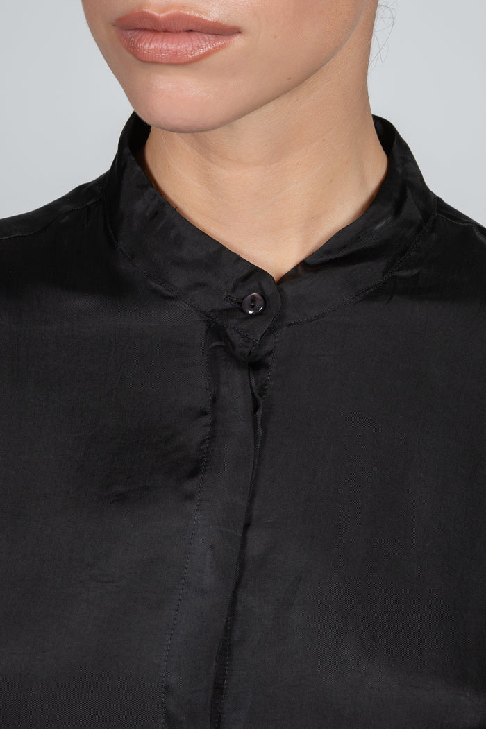 Camisa elegante negra de mujer