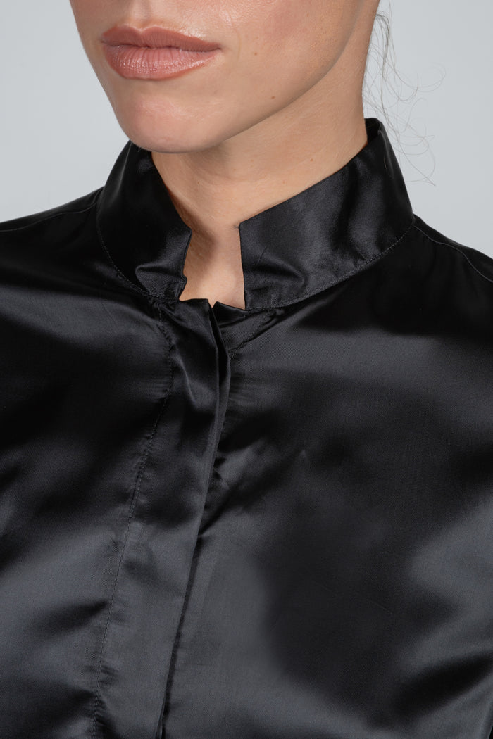 Camisa elegante negra de mujer