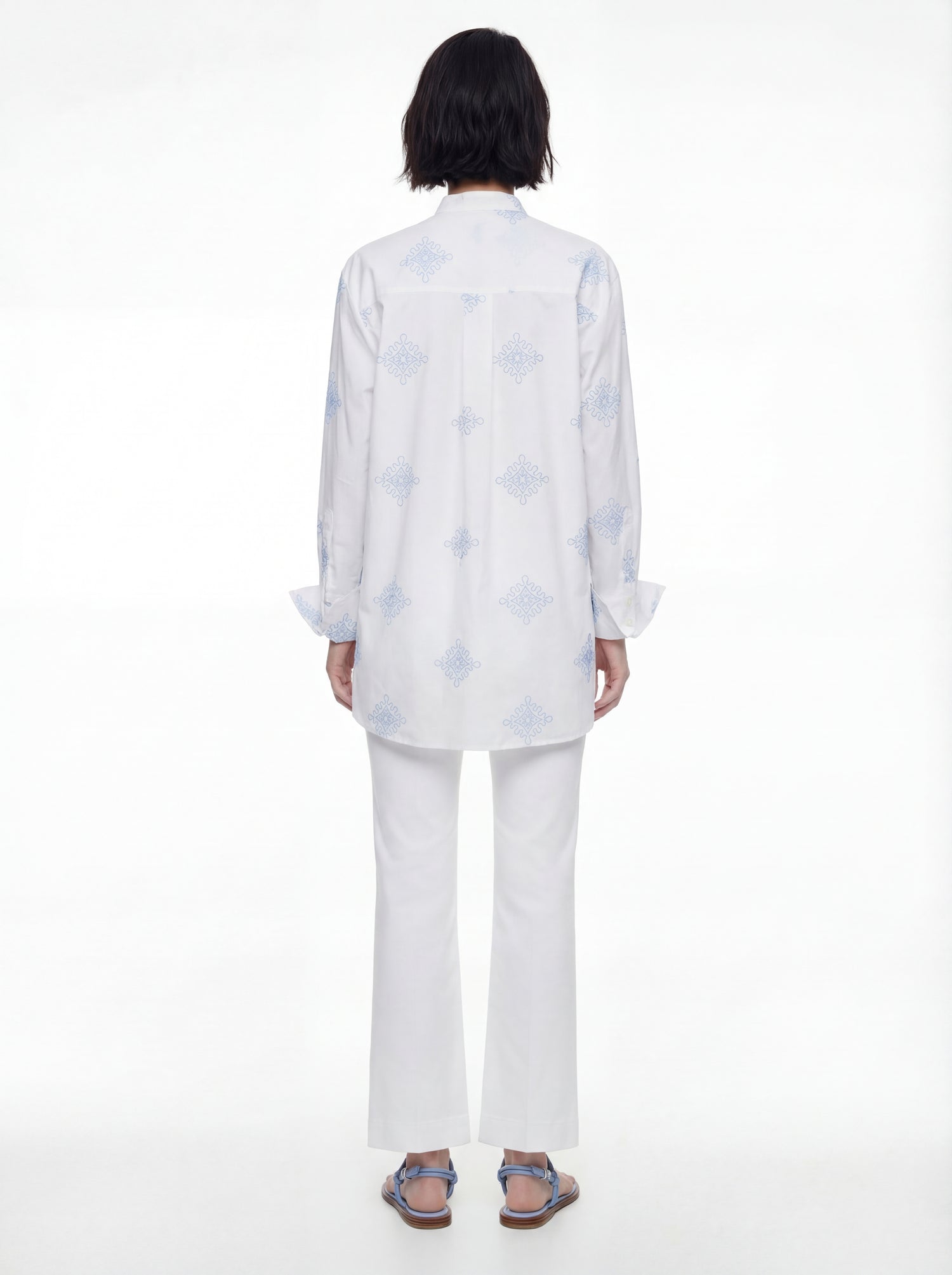 Camicia ricamata con collo coreano