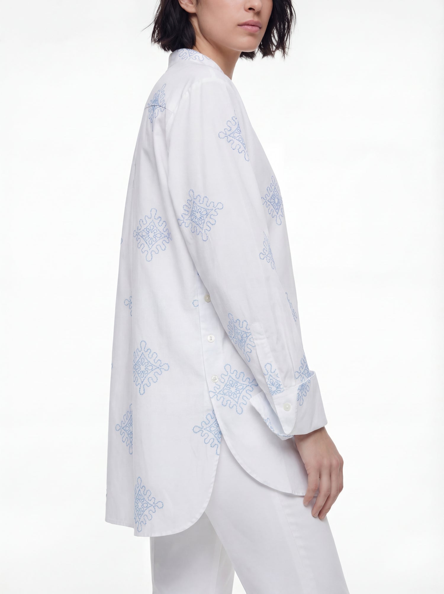 Camicia ricamata con collo coreano