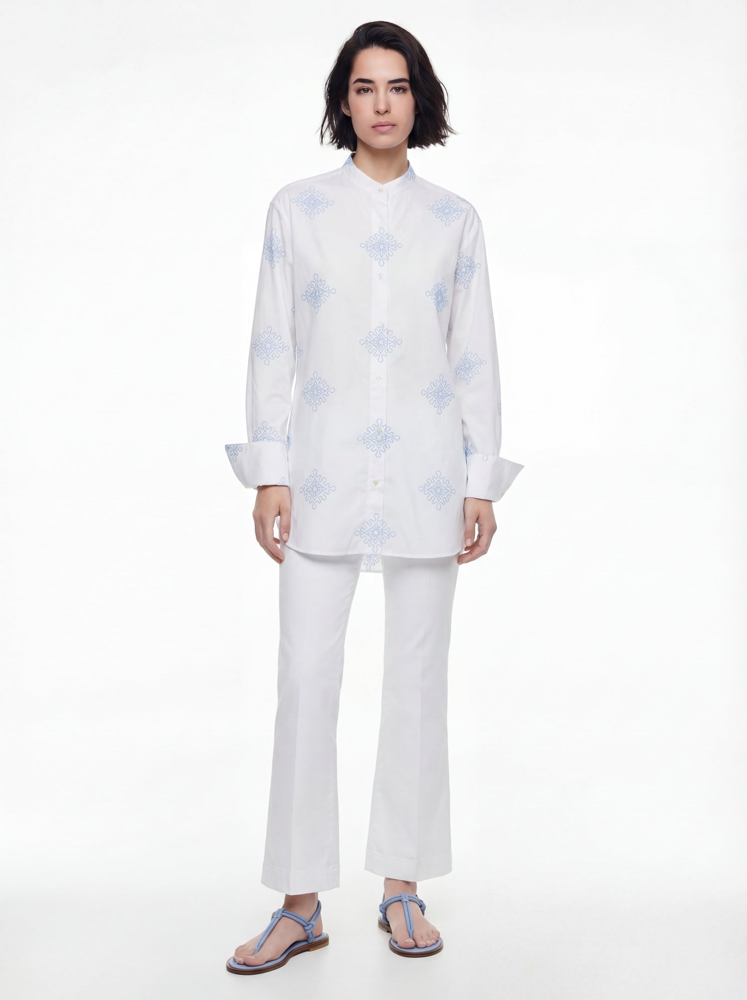 Camicia ricamata con collo coreano