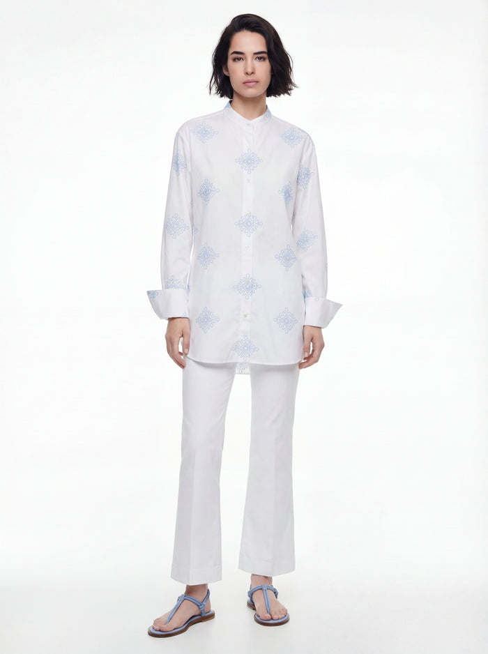 Camisa bordada con cuello mao
