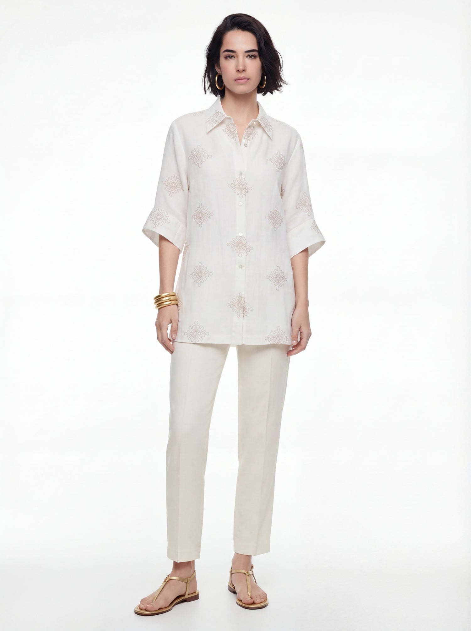 Linen shirt with 3/4 sleeves and pearl button on placket
